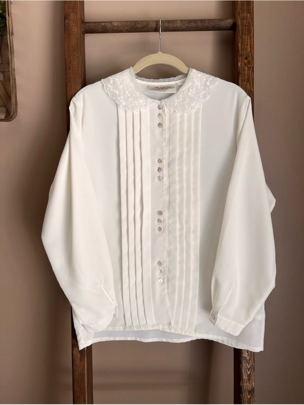 Susan Bristol White Embroidered Collar Button Blouse